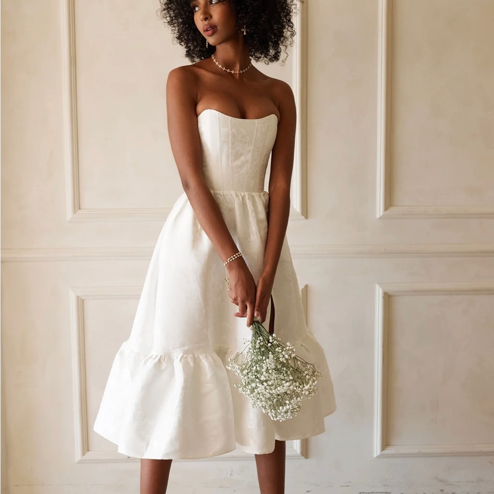 V. Chapman The Virginia Dress in White Baroque Floral